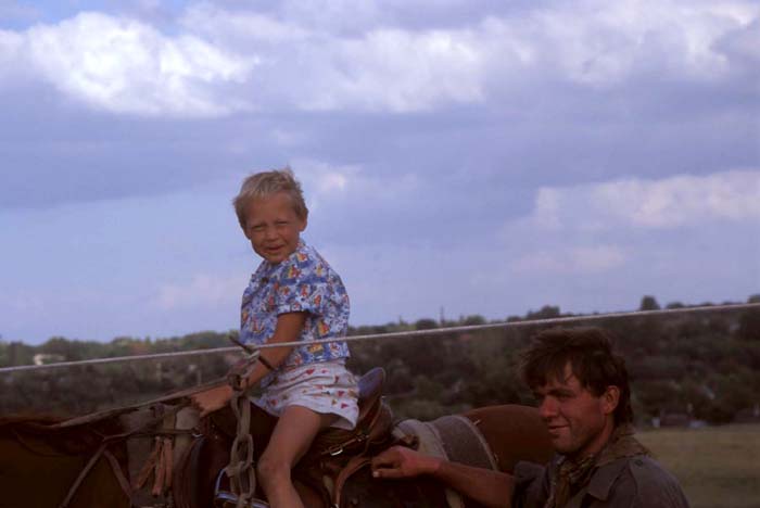 bambino cosacco in sella a cavallo alpitrek